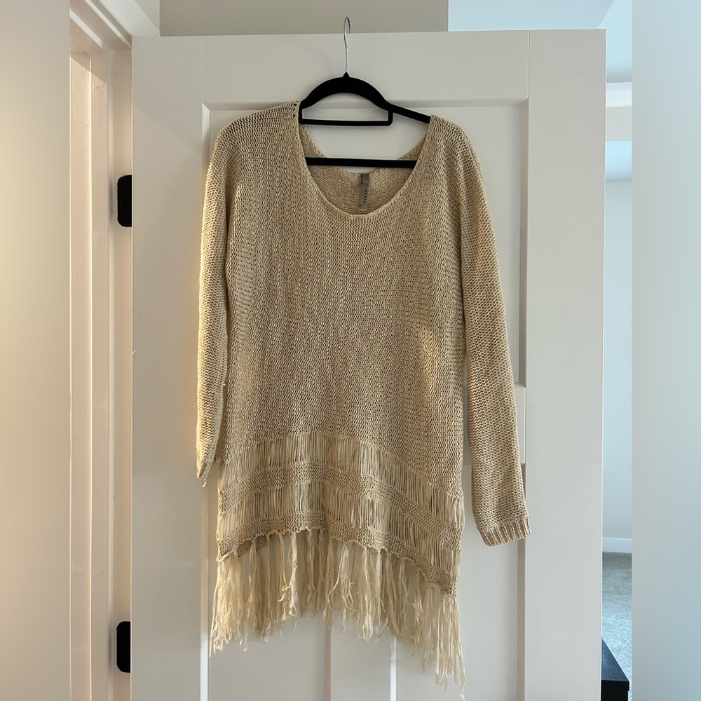 Small sweater with fringe